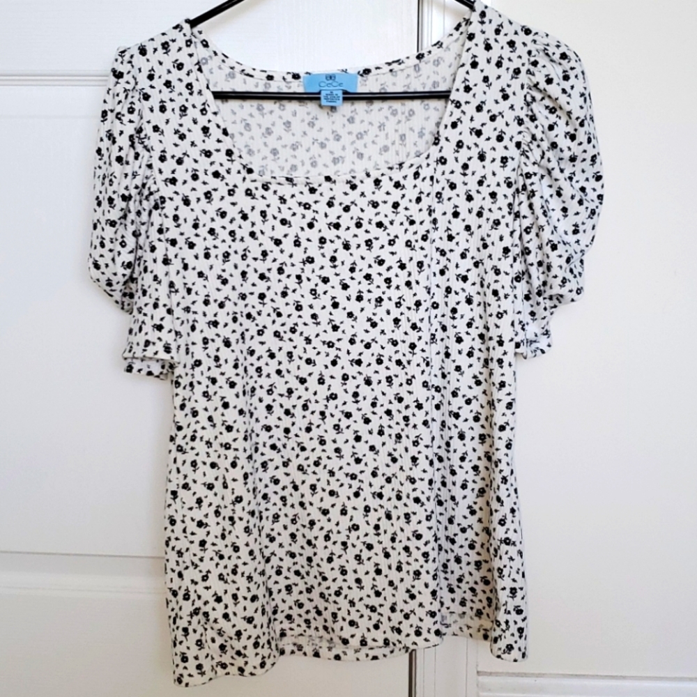 Short sleeve floral pattern top